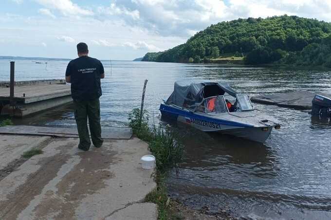 В Чувашии во время шторма перевернулась лодка с детьми, один ребёнок погиб